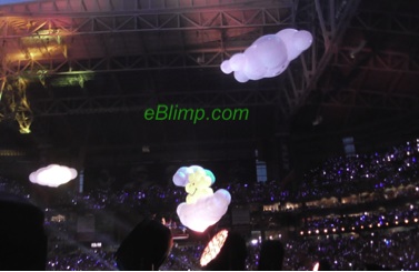 katy perry cloud balloons at super bowl half time show 2015